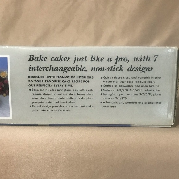 8 Piece Holiday Non-Stick Springform Pan Set - Picture 5 of 5